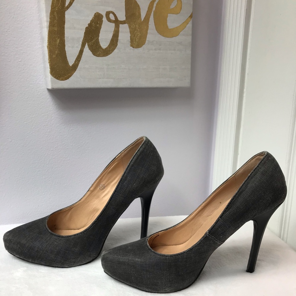 Black Canvas Pumps